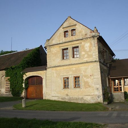 Apartman Na Statku Miskovice  Экстерьер фото